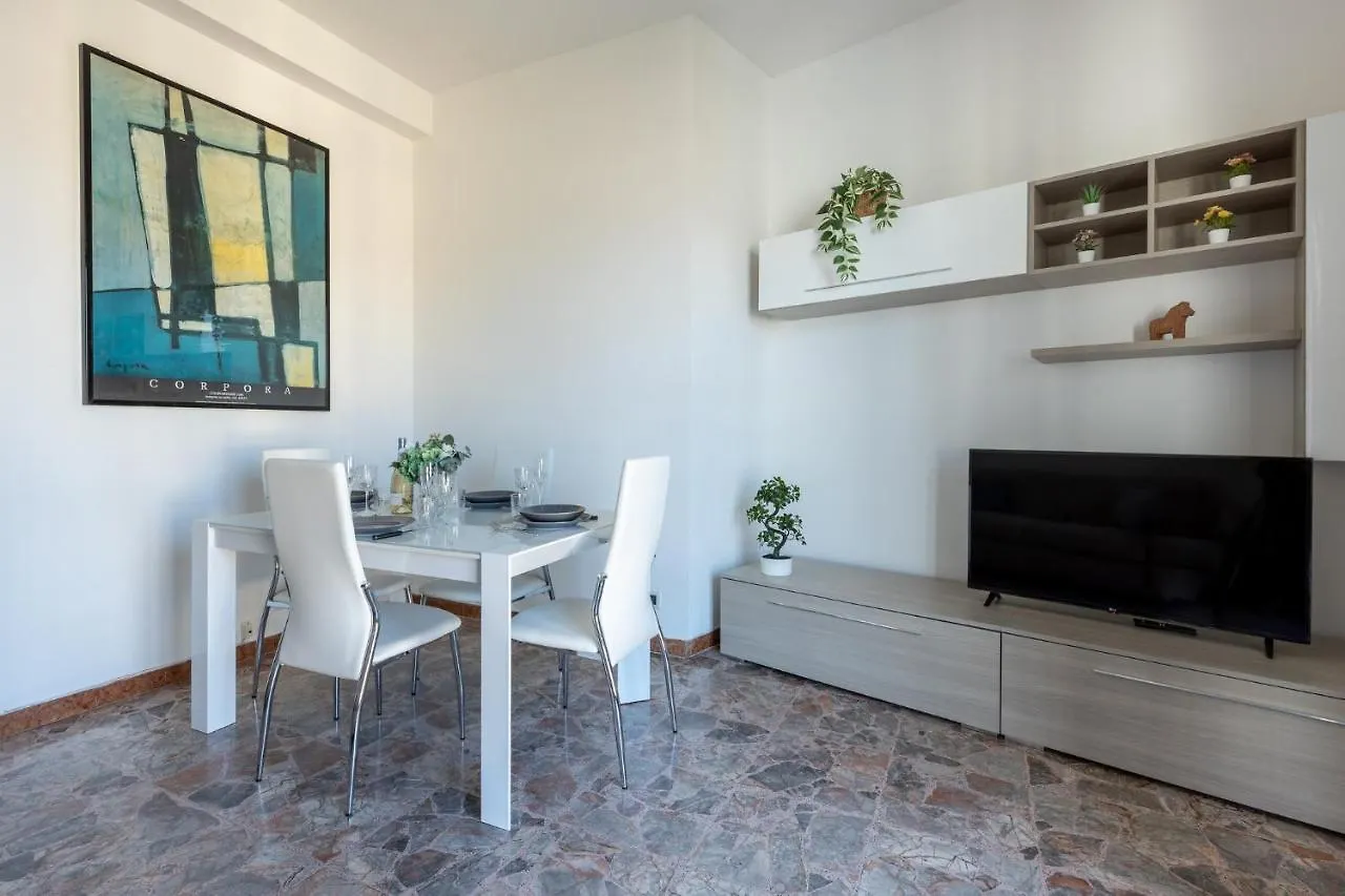 Apartamento Pisa Quiet And Bright Flats With Balcony 0*,  Italia